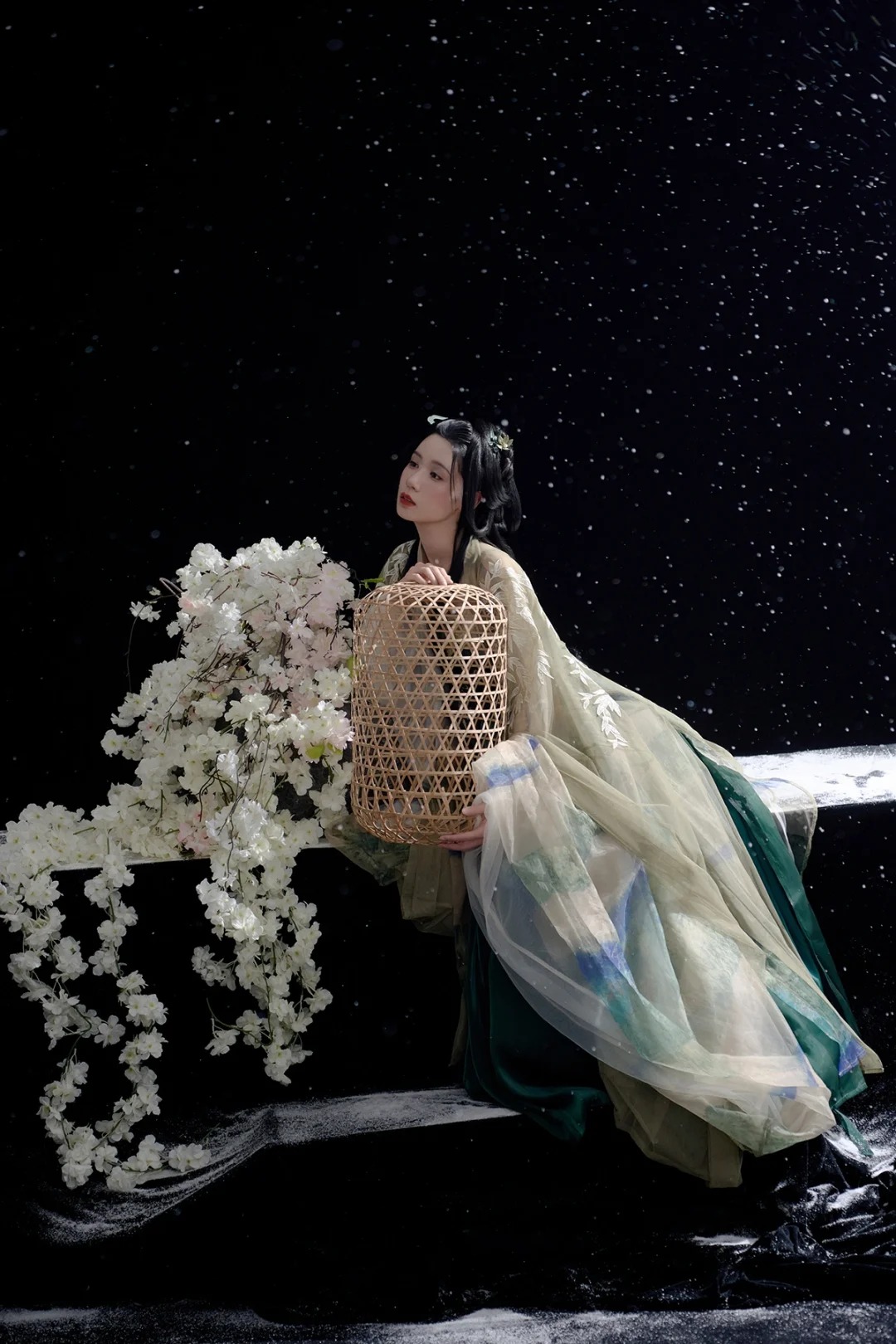 冬日浪漫与花团锦簇的古风写真，氛围感绝了_5_阑梦古装摄影写真馆_来自小红书网页版.jpg