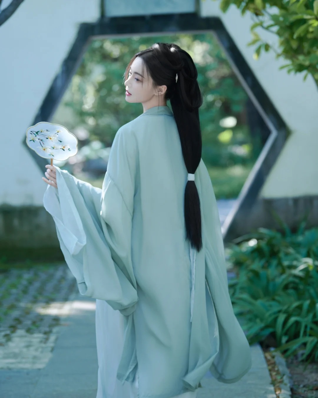 颐和园汉服写真打卡，怎能错过如此美景_7_阑梦古装摄影写真馆_来自小红书网页版.jpg