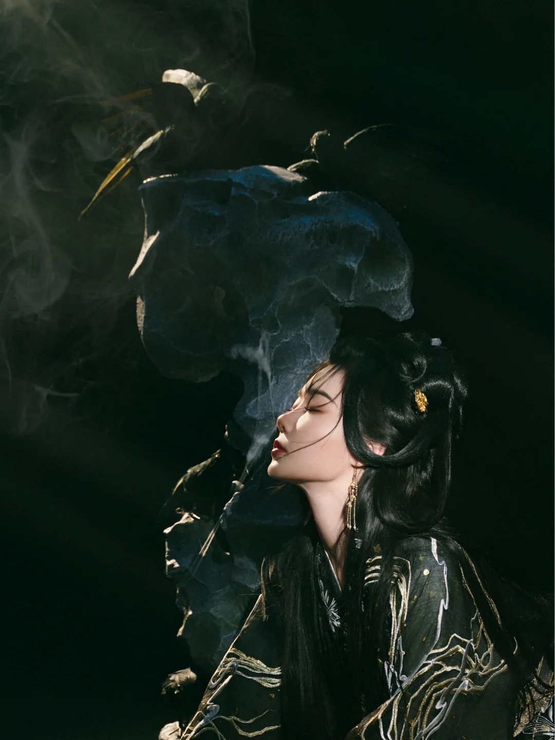 乌鸦汉服写真太惊艳了，摄人心魄的古风写真_6_阑梦古装摄影写真馆_来自小红书网页版.jpg