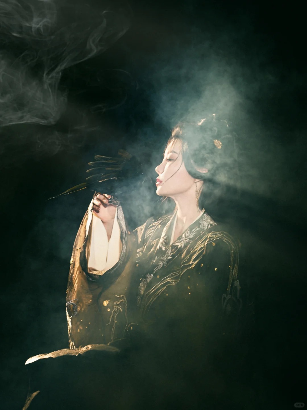 乌鸦汉服写真太惊艳了，摄人心魄的古风写真_7_阑梦古装摄影写真馆_来自小红书网页版.jpg