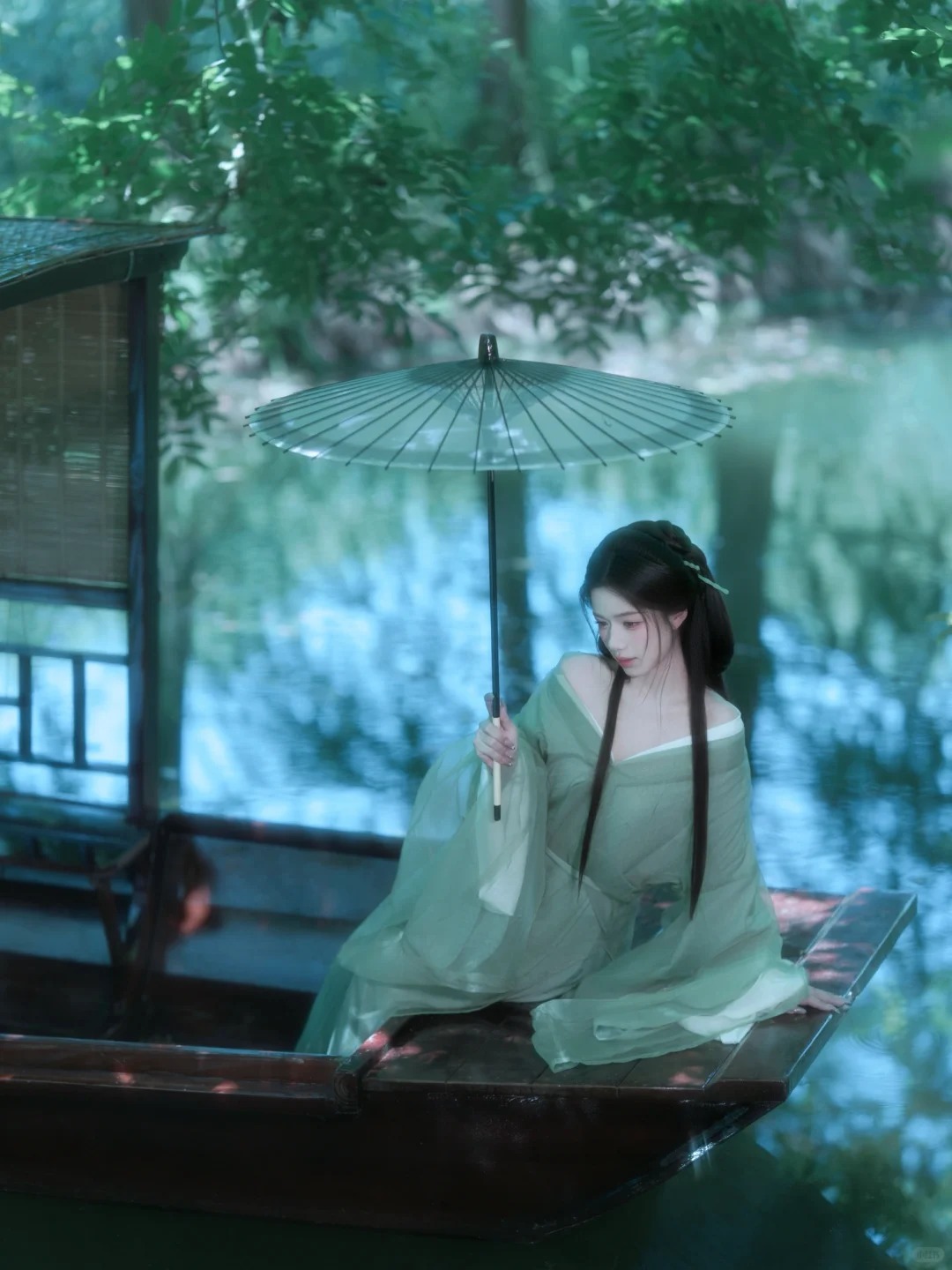 苏州清冷感汉服写真🍃在摇橹船拍出氛围感_1_苏州揽月丨写真馆_来自小红书网页版.jpg