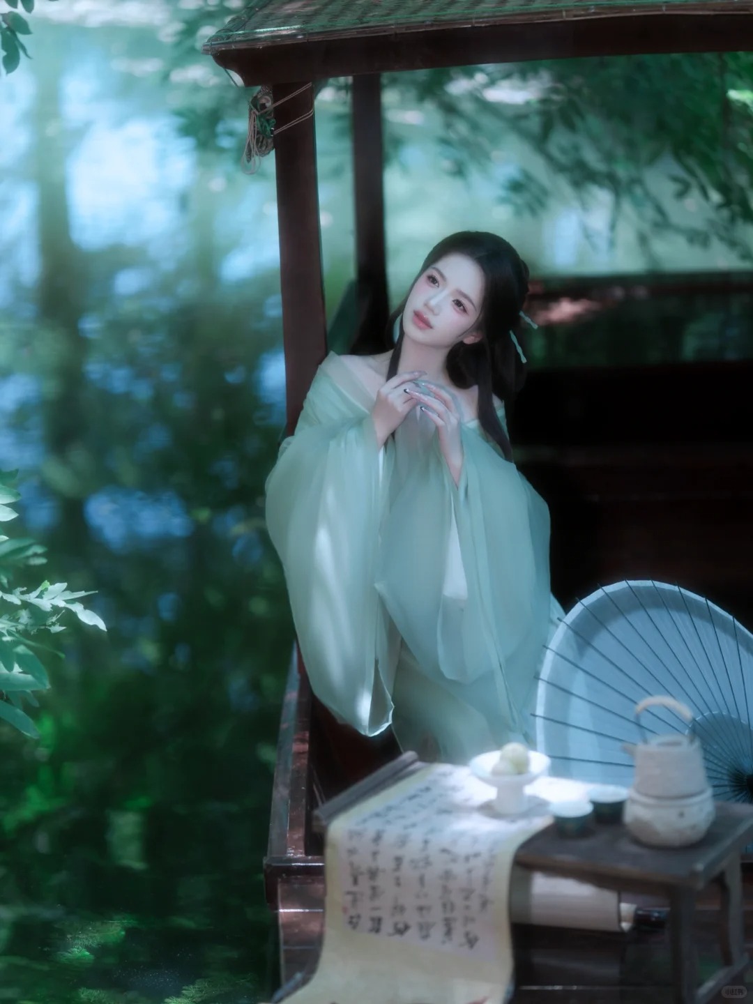 苏州清冷感汉服写真🍃在摇橹船拍出氛围感_2_苏州揽月丨写真馆_来自小红书网页版.jpg