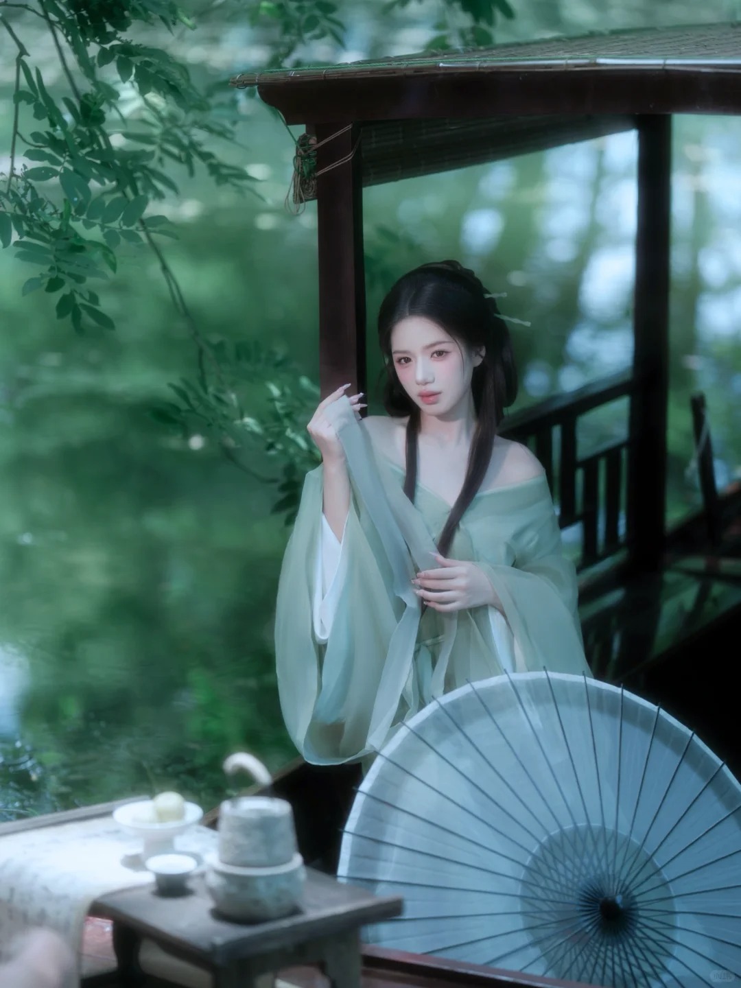 苏州清冷感汉服写真🍃在摇橹船拍出氛围感_3_苏州揽月丨写真馆_来自小红书网页版.jpg