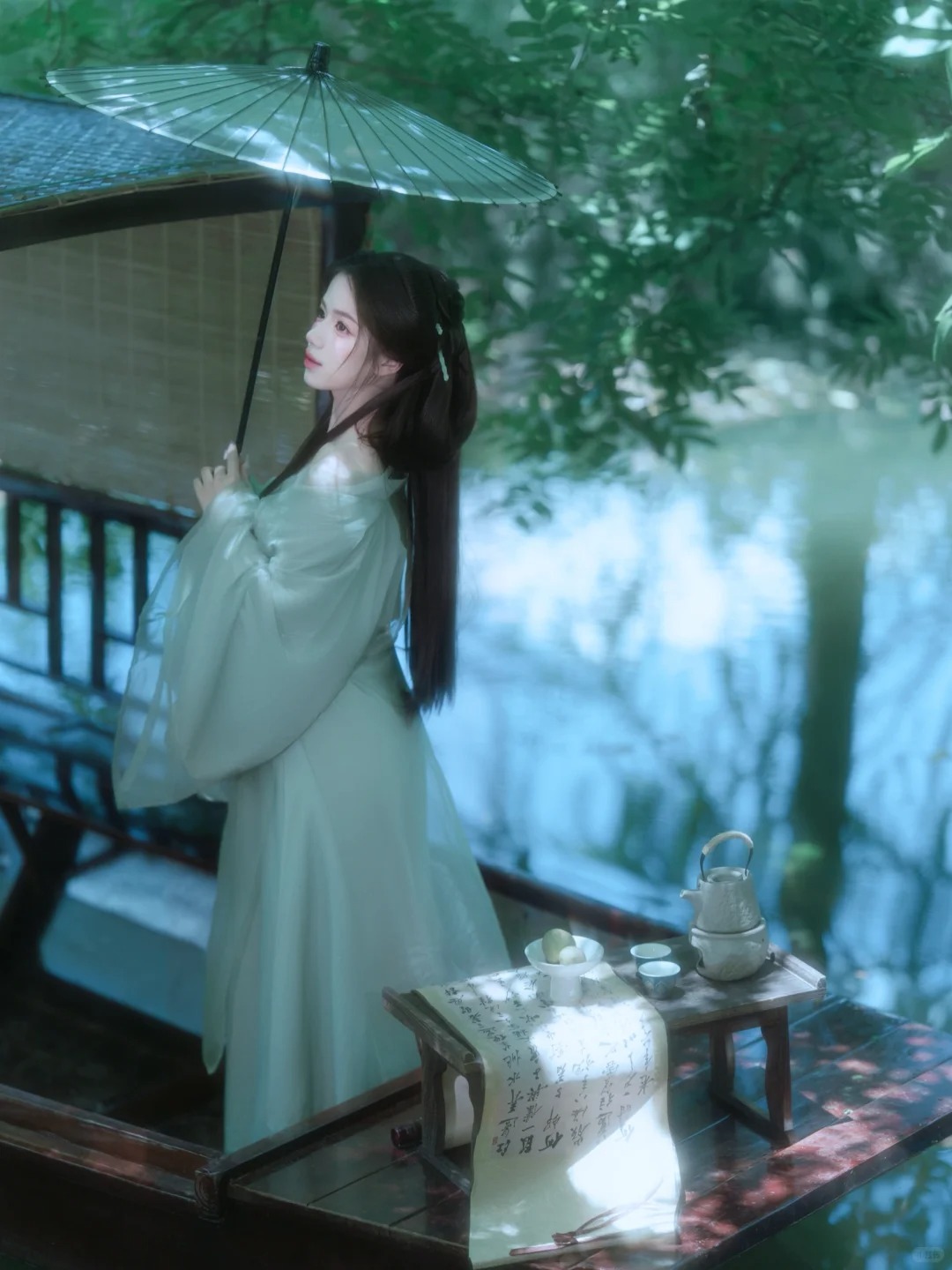 苏州清冷感汉服写真🍃在摇橹船拍出氛围感_7_苏州揽月丨写真馆_来自小红书网页版.jpg