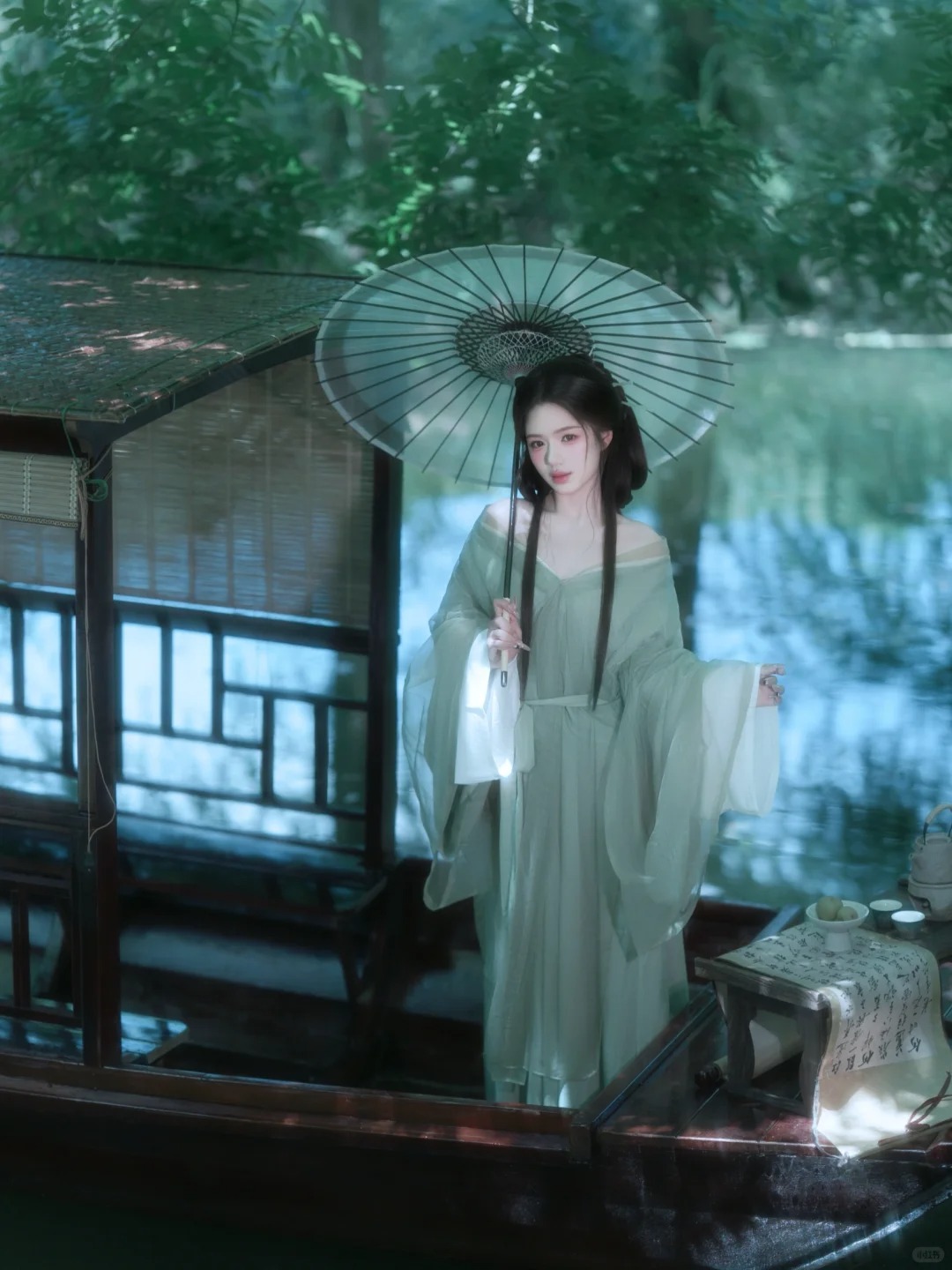 苏州清冷感汉服写真🍃在摇橹船拍出氛围感_6_苏州揽月丨写真馆_来自小红书网页版.jpg